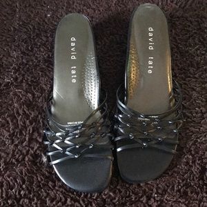 David Tate small heel. Size 51/2M. Black.
